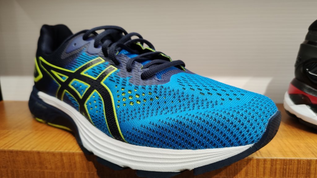 asics athletic spikes