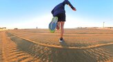 Entrenando por la arena de la playa de Barcelona
