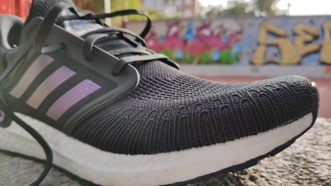 hotel Tres Púrpura Adidas Ultraboost 20, análisis: review, recomendación, precio y  especificaciones