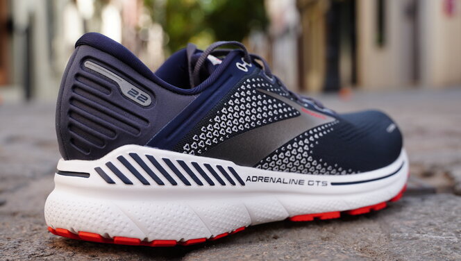 Brooks Adrenaline GTS 22, análisis: review, recomendación, precio