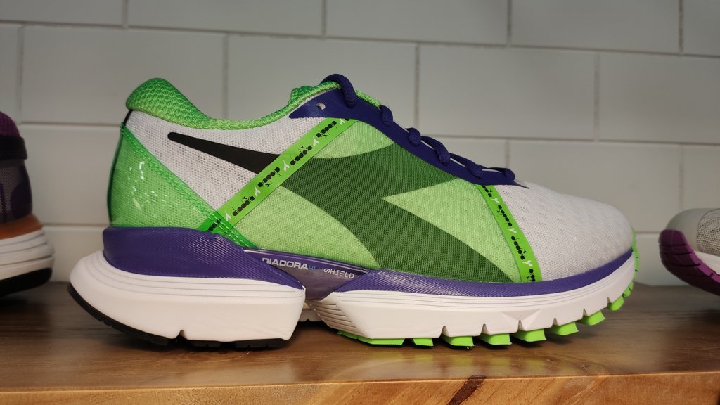 diadora blushield d5000