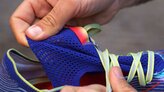 La lengeta es elstica y de tejido Knit