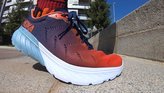 La parte delantera a la altura de los metatarsos, con un Hoka Foam m�s denso y reactivo