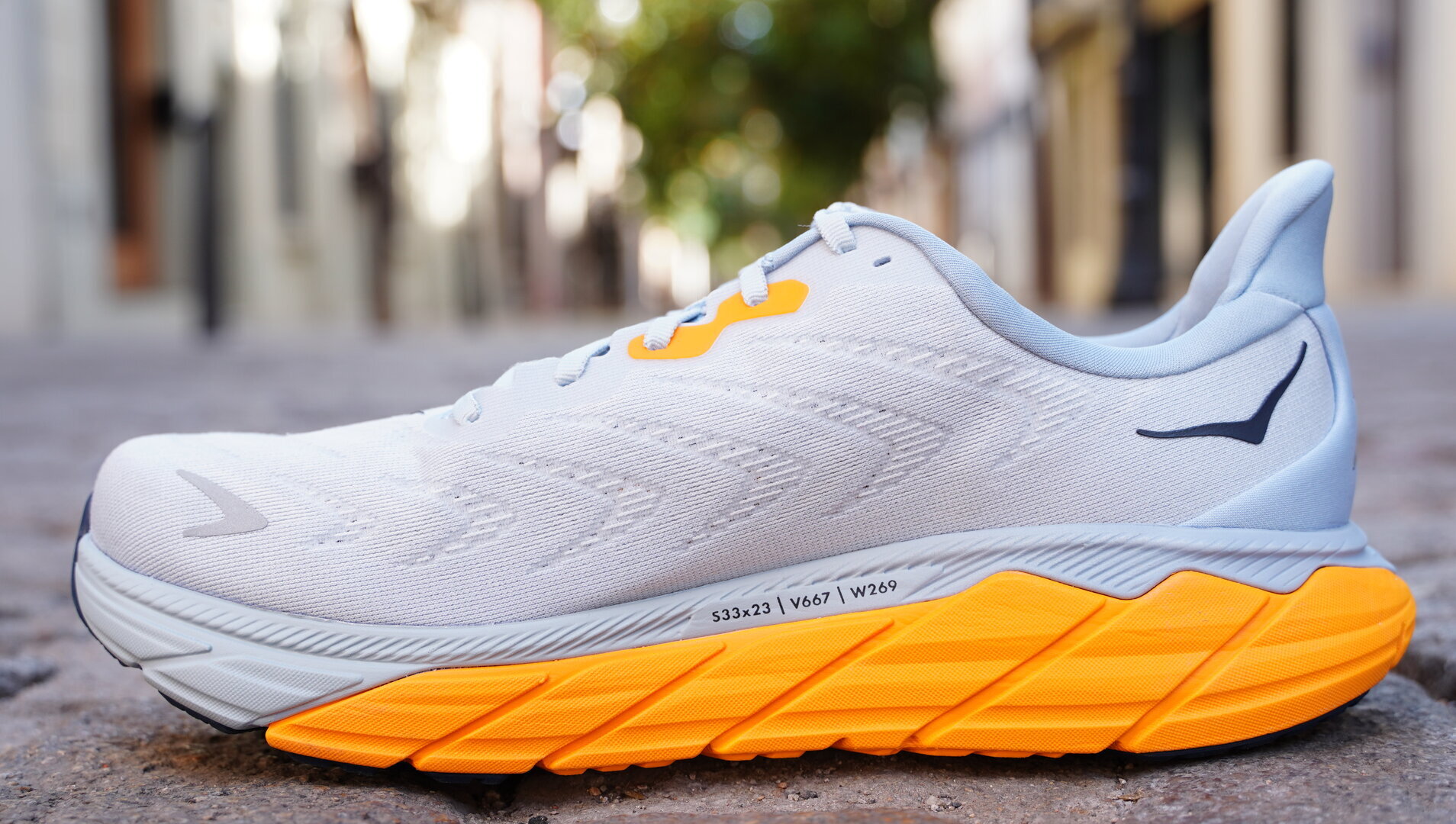 Hoka ONE ONE Arahi 6, análisis review, precio y