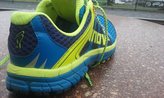 Dos colores son los que separan la mediasuela de las Inov-8 Roadclaw 275