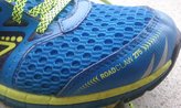 Un mesh de doble capa es el que protege el upper de las Inov-8 Roadclaw 275