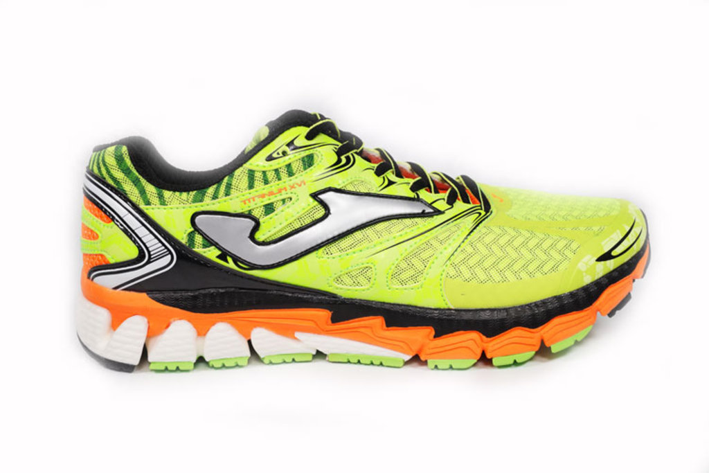Joma Titanium XVI - ROADRUNNINGReview.com