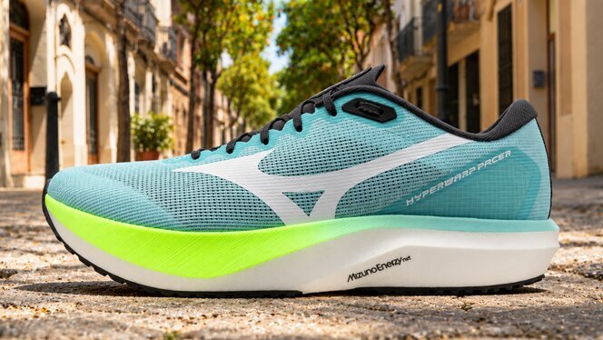 Mizuno Hyperwarp Pacer