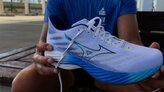 Detalles renovados en la zapatilla estrella de Mizuno