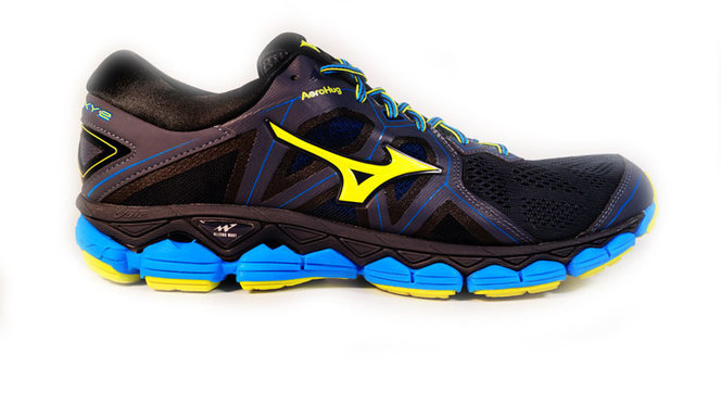 mizuno wave sky 2 vs asics nimbus 20