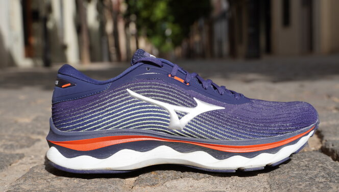 Mizuno Wave Sky 5