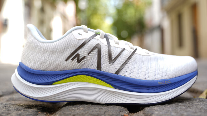 New Balance FuelCell Propel v4