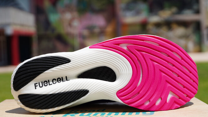 New Balance FuelCell RC Elite v2, análisis: review, recomendación