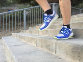 New Balance Vazee Breathe-detalle en escalinata