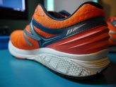 La cua de las New Balance Vazee Prism