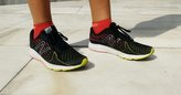 Zapatillas ligeras pero cargadas de detalles, as son las New Balance Vazee Rush v2