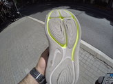 Piedrecitas metidas entre los surcos de la suela de las Nike Lunarglide 8