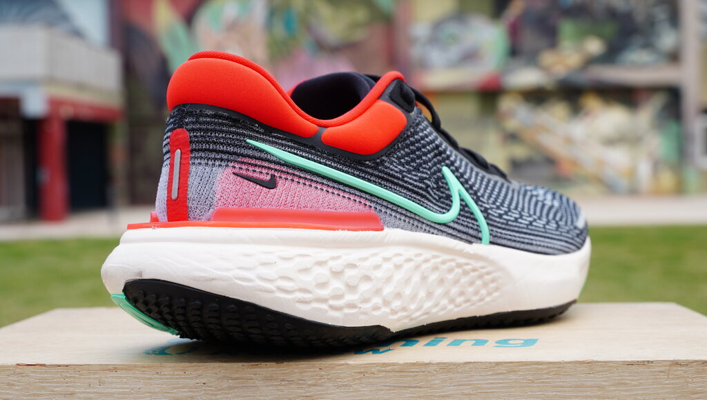 nike invincible run zoom x