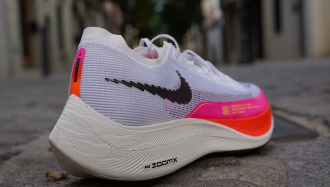 pañuelo de papel clon es suficiente Nike ZoomX Vaporfly Next 2, análisis: review, recomendación, precio y  especificaciones