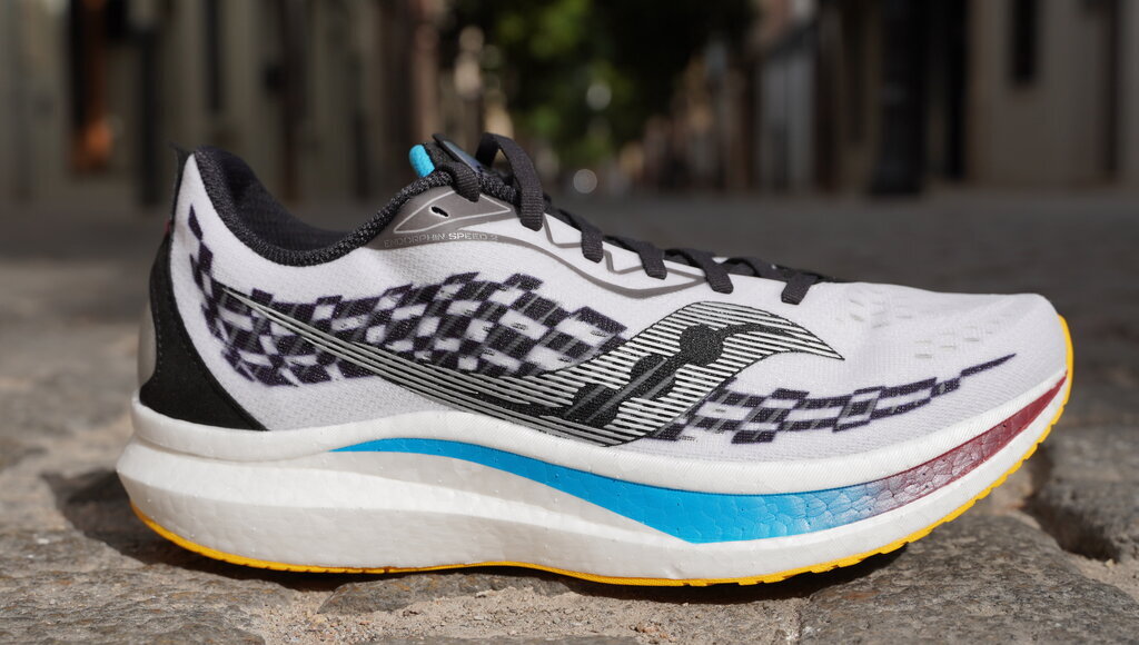 saucony endorphin speed 2 scarlet black