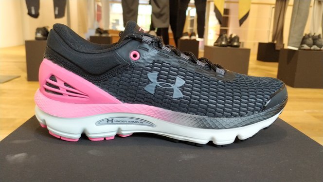 Under Armour Charged Intake 3