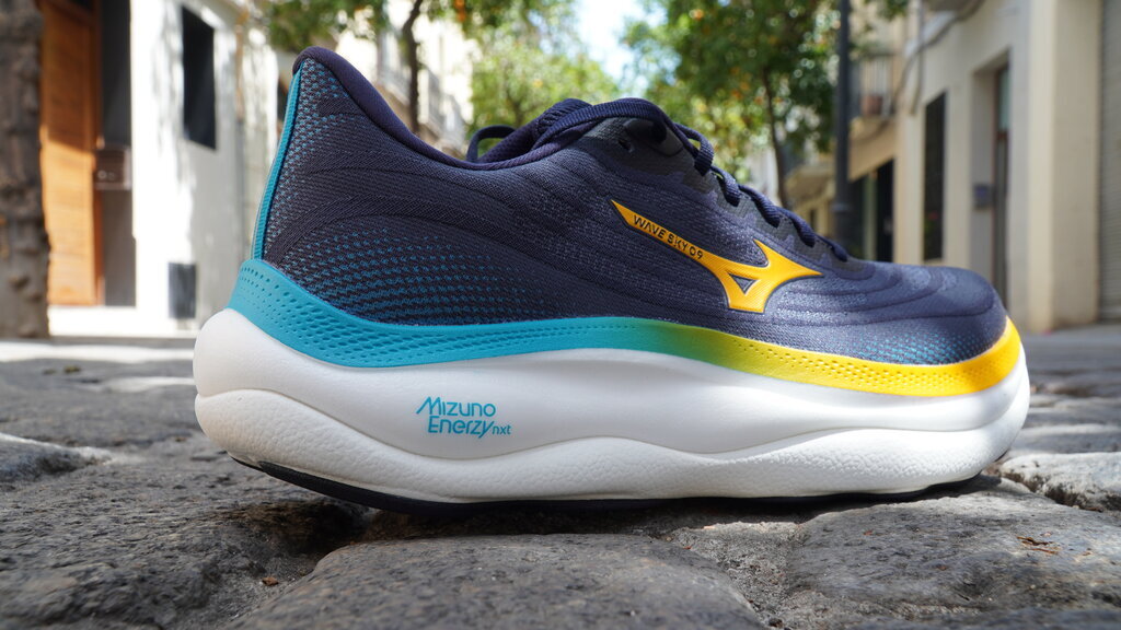 Mizuno Wave Sky 9