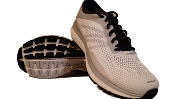 Salomon Sonic RA 2 Dentro de la colección Running Avenue, es el modelo más versátil y polivalente
