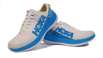 Hoka One One Carbon X En modo sándwich, placa de carbono situada entre capas de EVA