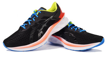 ASICS Novablast -¿El carbono ya está en ASICS?- ¡La respuesta es no!