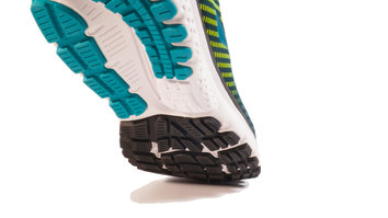 Brooks Ghost 12 El DNA Loft en la zona del talón suaviza mucho el impacto contra la superfície