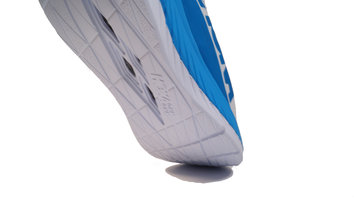 Hoka ONE ONE Carbon X Probablemente la zapatilla con placa de carbono más apta para un corredor que necesite soporte