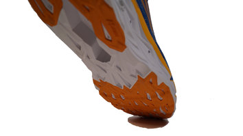Skechers GOrun Max Road 3 Ultra ¿No os gusta sentiros pesados? Prueba con este modelo ligero y maximalista