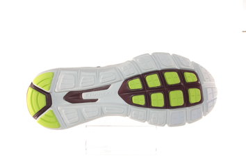 Under Armour SpeedForm Fortis Buen agarre sobre asfalto seco, con una durabilidad moderada
