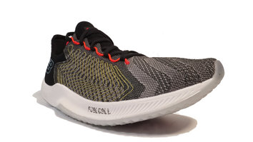 New Balance FuelCell Rebel El soporte en la cara interna es prácticamente inexistente