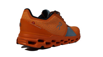 On Running CloudStratus Su perfil contundente hace de ella una zapatilla de rodaje