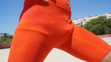 X-Bionic Twyce 4.0 Run Shorts Parte superior y inferior perfectamente fijadas gracias a las bandas elásticas