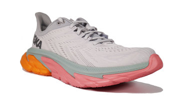 Hoka One One Clifton Edge Pensada para el rodaje diario con una pisada guiada y sencilla