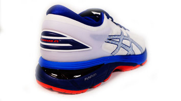 ASICS Gel Kayano 25 Destinadas a distancias largas con buena amortiguación y soporte