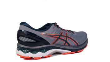 ASICS Gel Kayano 27 La pieza de soporte en su suela (Trusstic) ha variado su forma